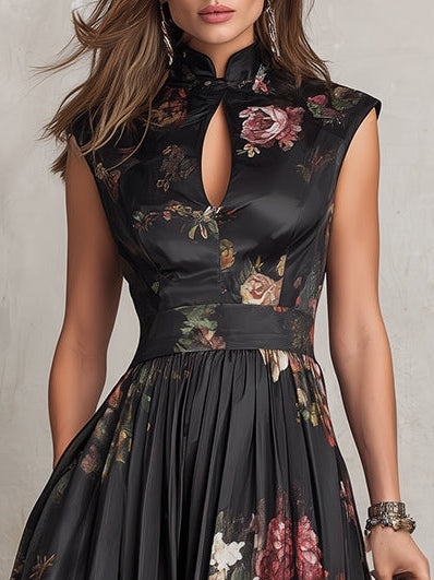 Violetta ¦ Vestito midi nero in raso plissé con motivo floreale e colletto con foro a forma di chiave