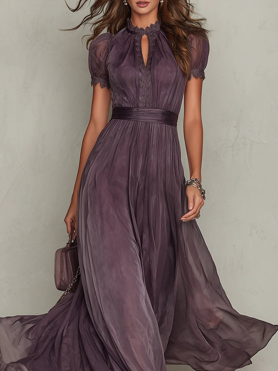 Flavia • Vestito lungo viola con scollo a chiave, bordo in pizzo di chiffon